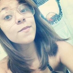 Vive menina. Vive. Porque o tempo cura, e traz pra vida da gente um motivo maior pra seguir. Acredite: O passado não tem volta, e nada dói pra sempre.