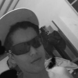 gosto de sair com os amigos, sigo de volta, whatsapp: 06481017679 face:https://t.co/x2cilrS4O3