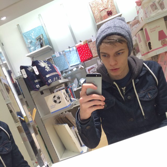 Rapper / Song Writer from Hertfordshire! This is my second account! My main account is @LDoubleEArtist :P - Live life before it lives you - :)