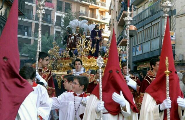 Twitter a favor del cambio y/o adecuación de la actual Carrera Oficial de Linares, y con ello el engrandecimiento de su Semana Santa.