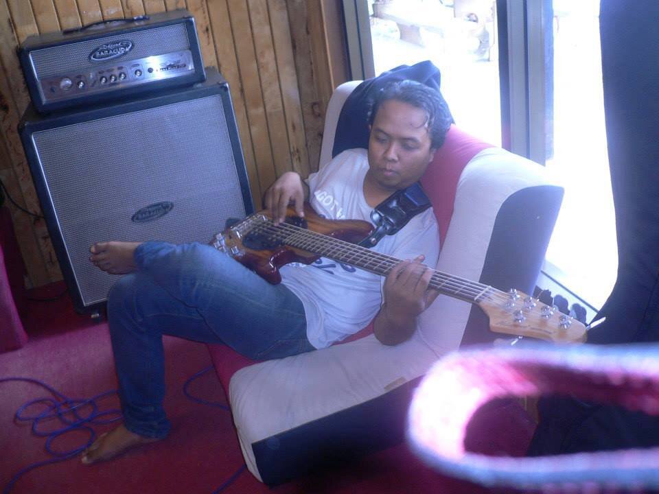 แต่งเพลง/ร้องเพลง/เล่นดนตรี