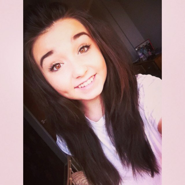 Instagram: sophiemcdermid_           Snapchat: sophiemcdermid