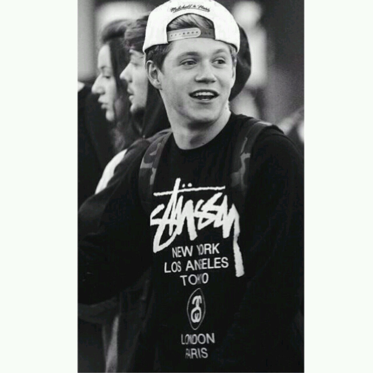 follow me on @yoitsniall bc i gave you a free follow, ask for a follow back :)