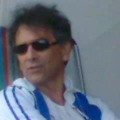 Eu sou músico. Tecladista e vocal. A música é minha vida. Sem ela eu não seria nada. Saúde e vida longa a todas as pessoas que me amam.