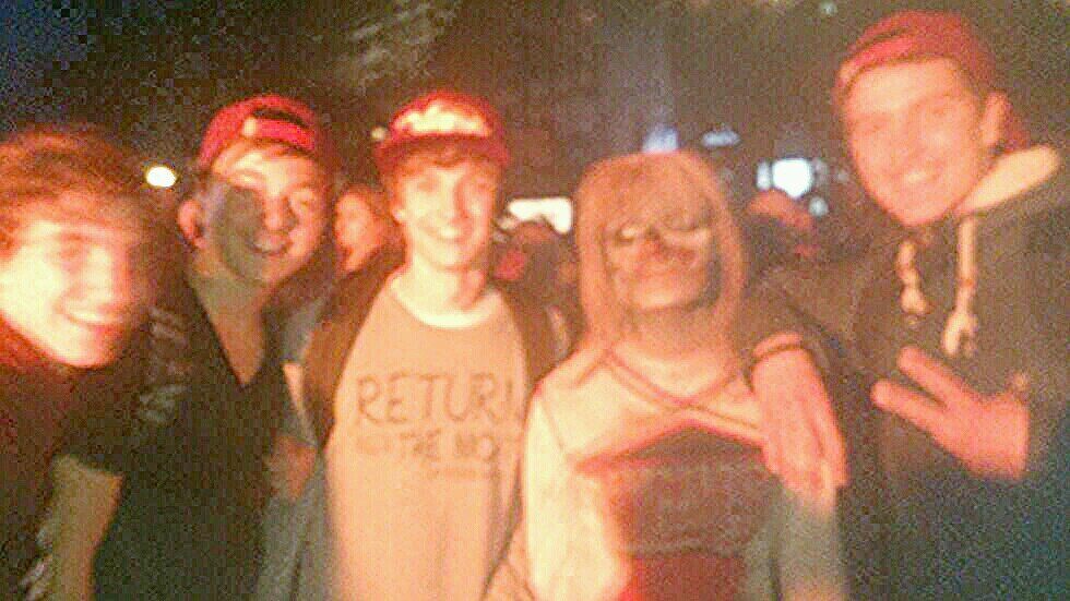 Don't worry be happy met @rainiervvdmx |Brother from another mother @_FarisB_030