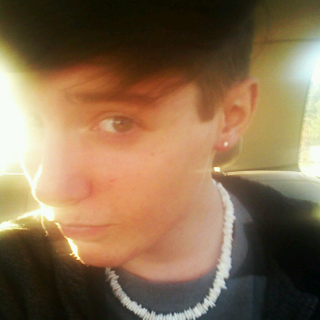 i like tweeting song skits when im listening to them. And i tweet alot about my life. stay true to yourself