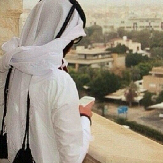 حطيت بين القلب والناس عازل وريحت نفسي من ، رجاوي سنيني وقدمت عن كل الأماني تنازل إلا رضى الله ، ثم رضى والديني ❤️