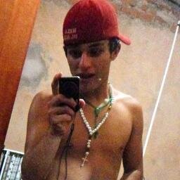 Pra que ler issuh?
Não é mais fácil me
seguir logoh?
Dai vuxê me conhece
pelos meus posts!
Não se preocupe, sempre estarei twittando! :p