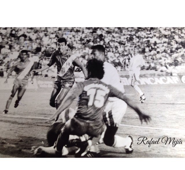 Trabajé durante 35 años en la sección deportiva de Prensa Libre, en la que fui cronista, redactor, reportero, fotógrafo, coeditor y editor.
