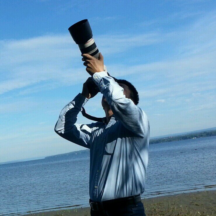I am a person who watches the world through tweets and lenses