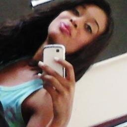 Procurando Nos meus sonhos Descobrindo quem
Realmente eu sou Inventando um caminho
Libertando quem Realmente eu sou♫