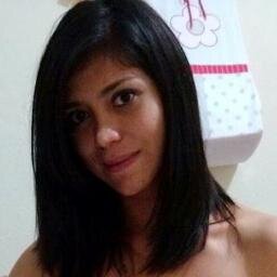 Soy dormilona, neurótica, encantadora, soñadora, impulsiva, apasionada, paranoica, bipolar, pasivo agresivo, indecisa, y muy pero muy humana... y adictiva =D...