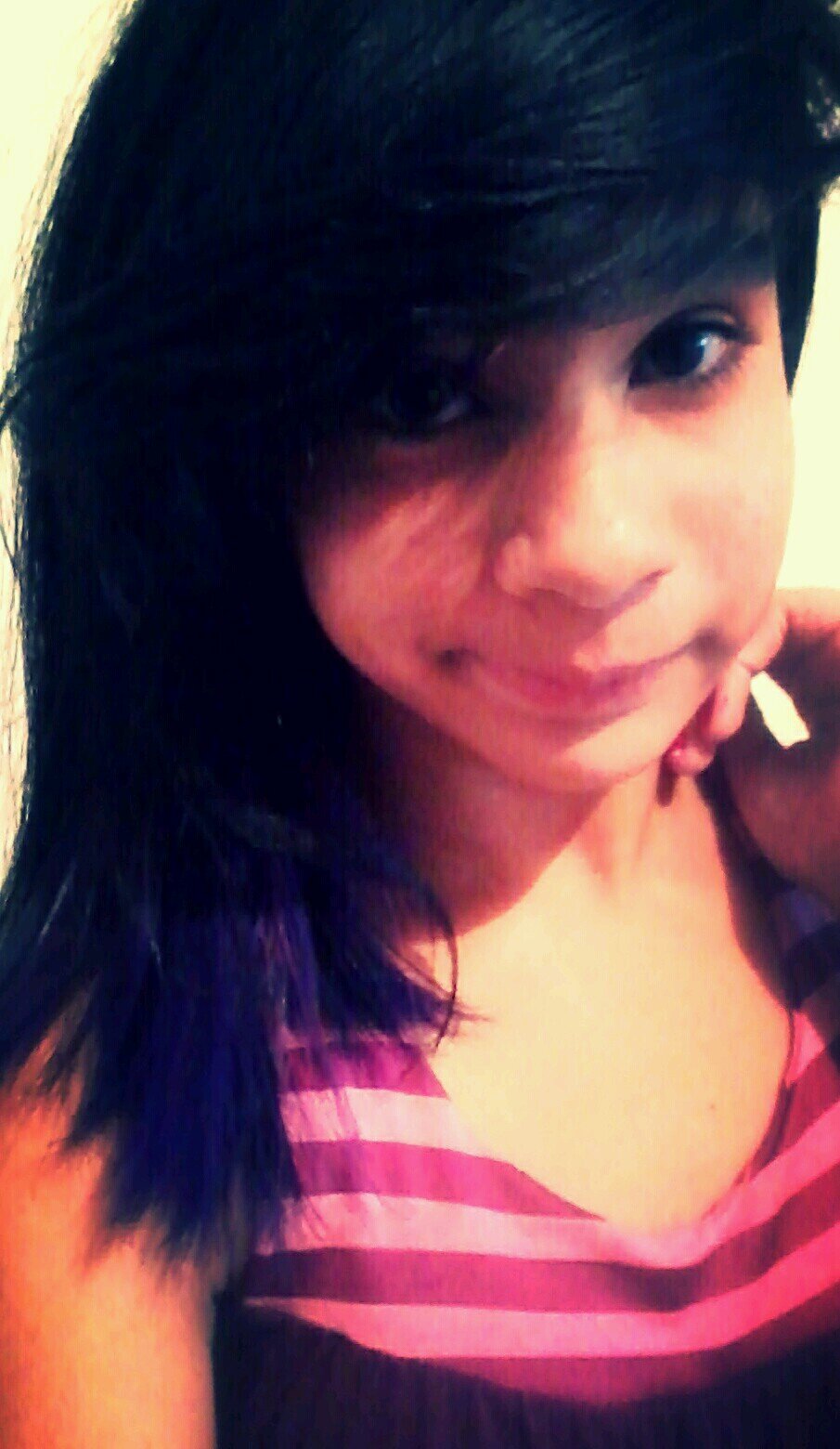 Meu nome é Emelly curto muito skate, toca e cupcake :3