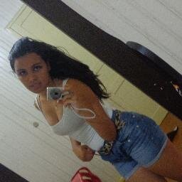 Abre o Champagne pra comemorar,
Por que pra mim todo dia é farra ♪♫