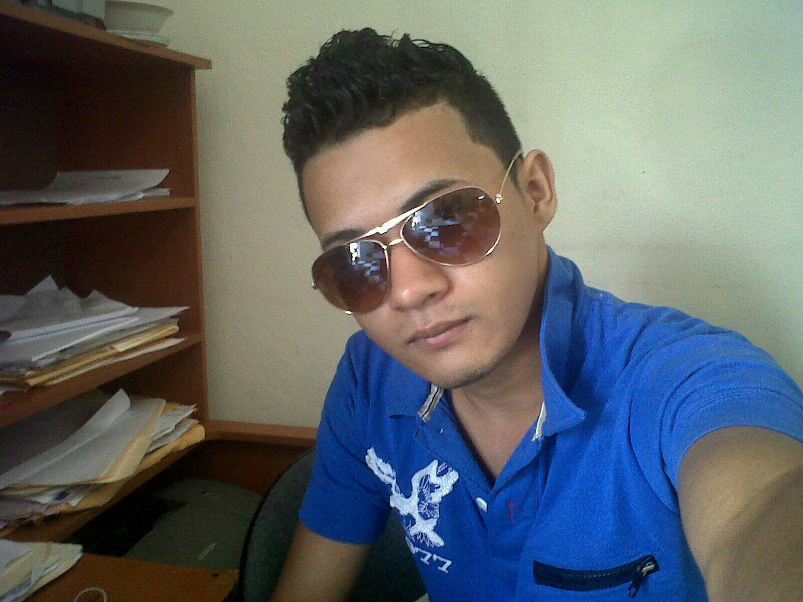 Amo ala vid@ ,a @MeyMeny  mis estudios ,y mejorar dia con dia para ser alguien en esta vida son mis metas #siguemeytesigo...♥♥