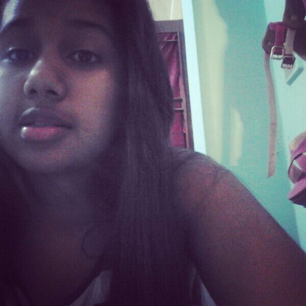 46clara's profile picture. O Destino do Mundo talvez dependesse dela. Mas parte dele queria dizer: Esqueça o mundo, ele não qureria ficar sem ela. #PJO