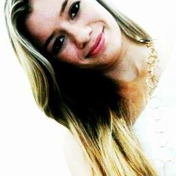 Eu olho para dentro de mim, e não me importo com o que as pessoas fazem ou dizem eu me preocupo só com as coisas certas.http://t.co/jRtO6IfrIB