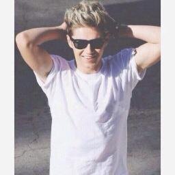 follow @ashstronomy because she just gave you a free follow