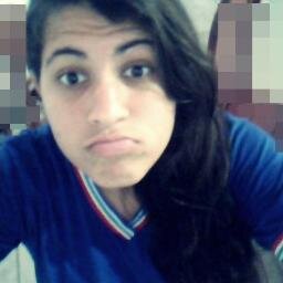E agora vem dizer, morena que você não quer ser mais a minha pequena e que prefere dormir e acordar nos braços de um outro alguém(8,