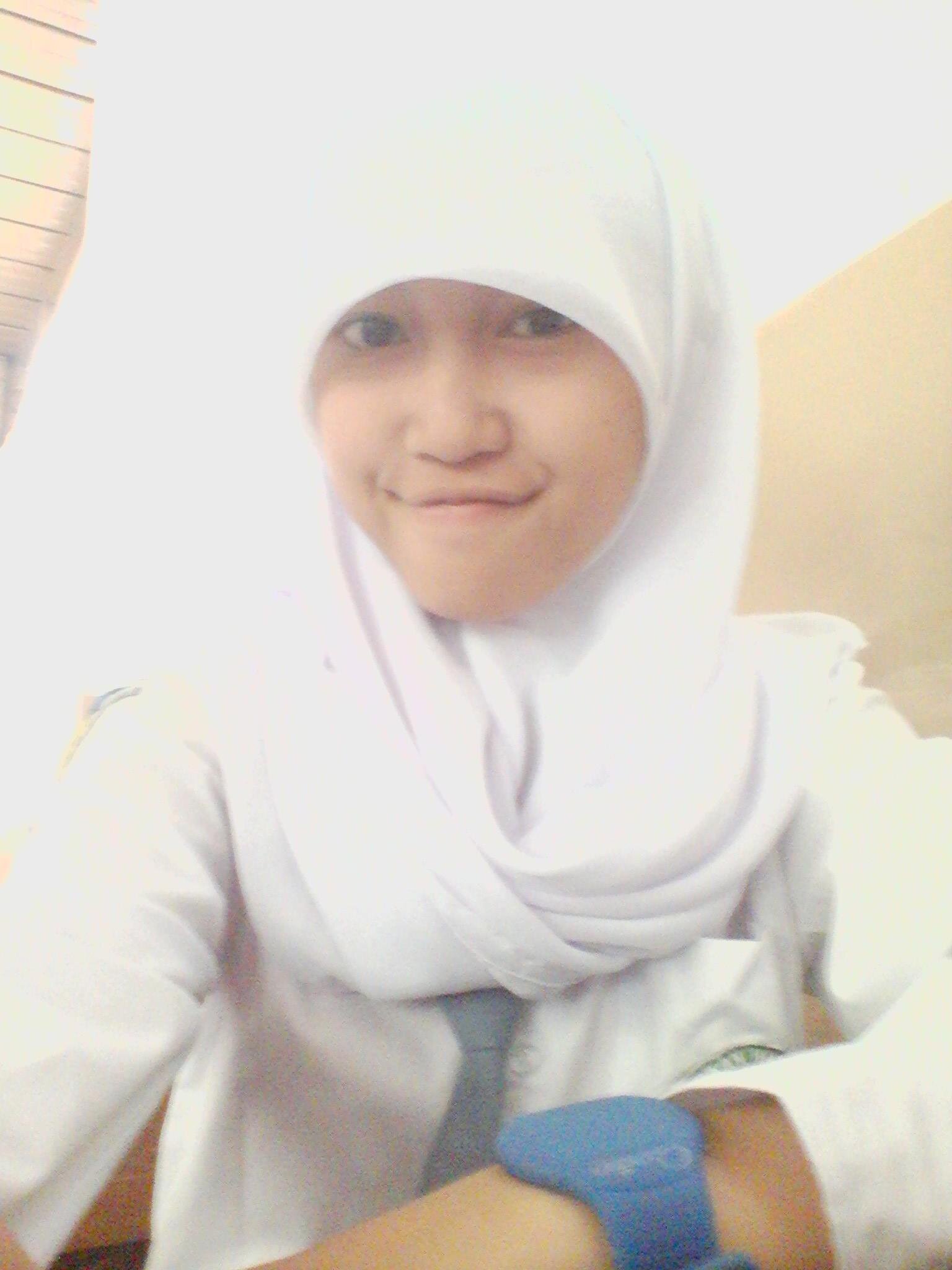 Ayu_Oktaviia's profile picture. berusaha u/ tetap :) saat :(