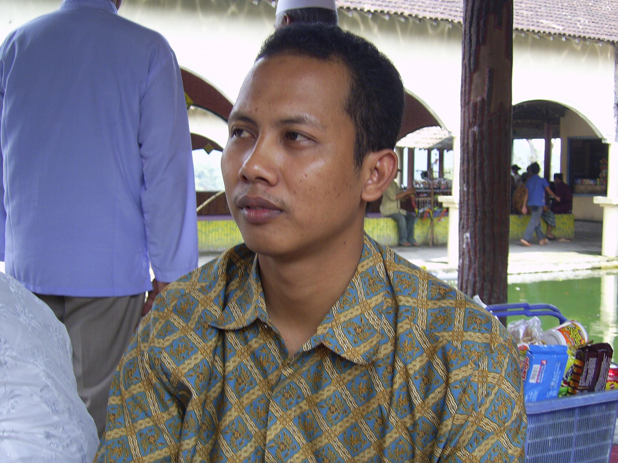 pendiam, keras, penikmat vegetarian