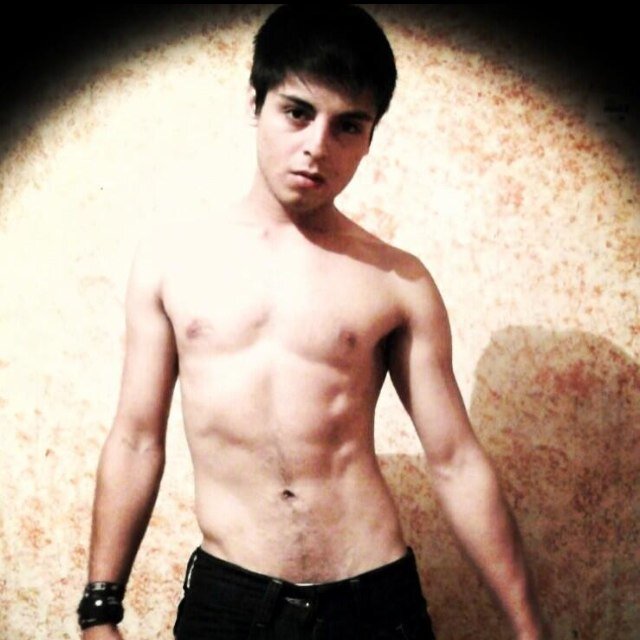 Sigueme y te sigo/ If you follow me I follow you, I'm friendly so please don't be shy :)