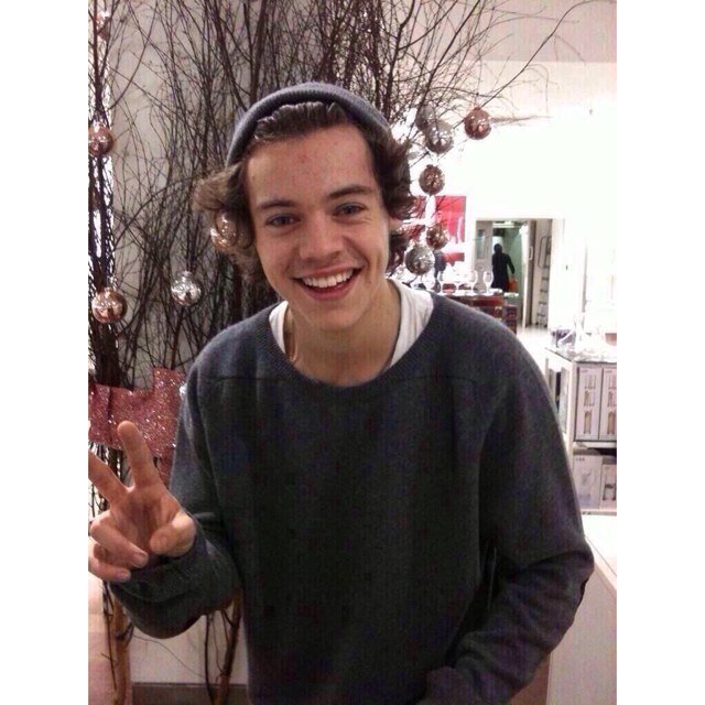 harry loves you so so much. he wants you to be happy. please, PLEASE keep a smile on your face. love @calfromdahood ♡