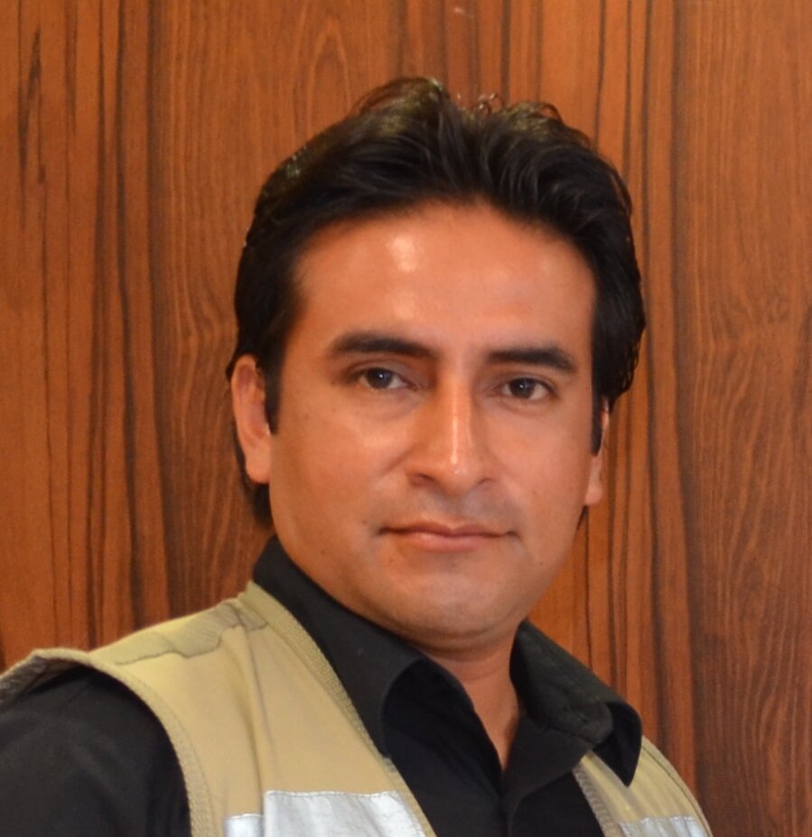 Arquitecto. Consultor. Especialista en Proyectos de Inversión Pública.  Supervisor de Obras. Docente Universitario. Músico aficionado.