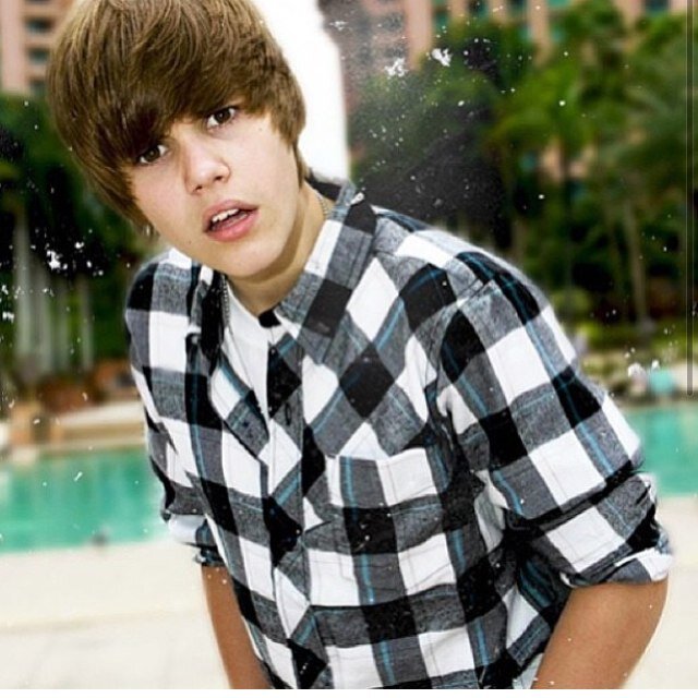 I am a huge fan of justin bieber and mattybraps.. Pls follow me justin and matty. Love you both :)