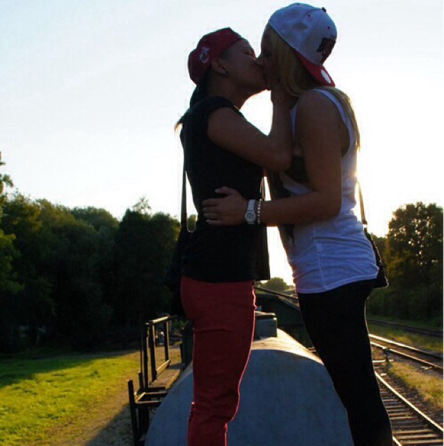 lesbianladylove's profile picture. i like girls.