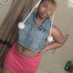 imma singer but on NoOnes traaack *shrugs* im not thee baddest but im preetty ' do mee a favor (&) Turn thaat Button Blue :)) Bi(&)Taken   BothWays #Baassic :))