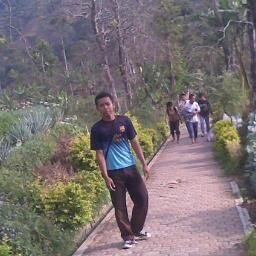 simple | 12 AUG 1995 | islam | SMKN 1 MAJALENGKA | @fcbarcelona | @simpleplan | mencari ridho allah swt