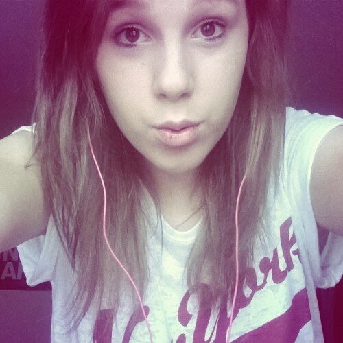16 and a cunt   Family guy♥ c.o.d   kfc    boys Geordie shore  gym  money    music   nike   drawing  Add me on kik- @Faye_Mathews1✌