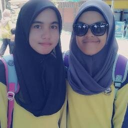Assalamualaikum..I'm 16 year old..seowng yg ceria dan periang..snang diajak brkawan..follow la..i will follow u back...love u all...:D