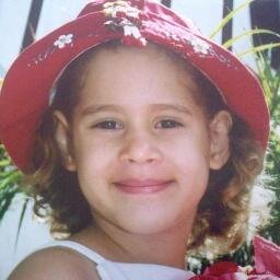 sou a cindy tenho 12 anos,minha novela favorita e rebelde gosto muito de dançar e cantar gosto muito de sair para brincar ou tomar um sorvete ... eu sou lindaaa