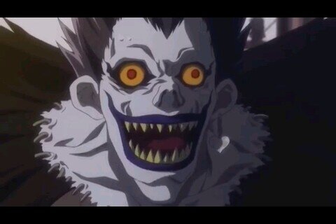 Soy un shinigami. Me aburría y tiré mi Death Note al mundo humano. Ahora es de @Yagami_Light_27 . @CakeGonzalez me da muchas #Manzanas
