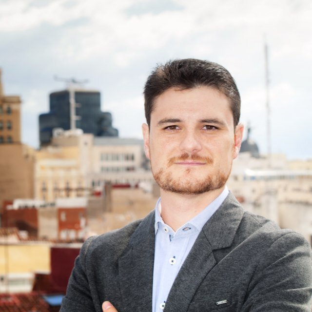 Ingeniero Industrial, he dedicado la mayor parte de mi vida profesional a la eficiencia energética en edificios a través de la automatización de sistemas...