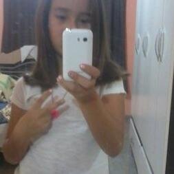 Tenho uma amiga muito legal do meu lado é a smura_silva e uma prima tambem ela e a anajulia
