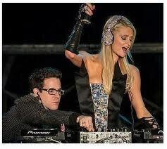 DJ/Producer/remixer / Lanzador de champagne y tartas | Se inglés: Put your hans up in the air!! Pinchar de oido es de viejos | Tengo un Mac