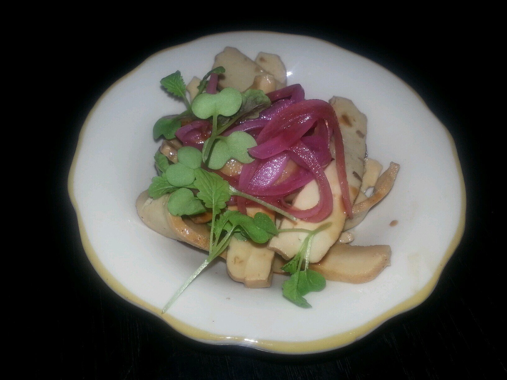 shethwrites's profile picture. No crumb left behind.