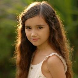 Hello! Me is Bonnie! Me is 5 years old already! Me mommy is @ladyytinkerbell and me daddy is @hkpetertm ,and me loves mommy and daddy really much!