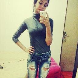Eu sou do tamanho daquilo que sinto, que vejo e que faço, não do tamanho que os outros me enxergam. Eu não mudo por ninguém...Mas melhoro por quem merece ;)