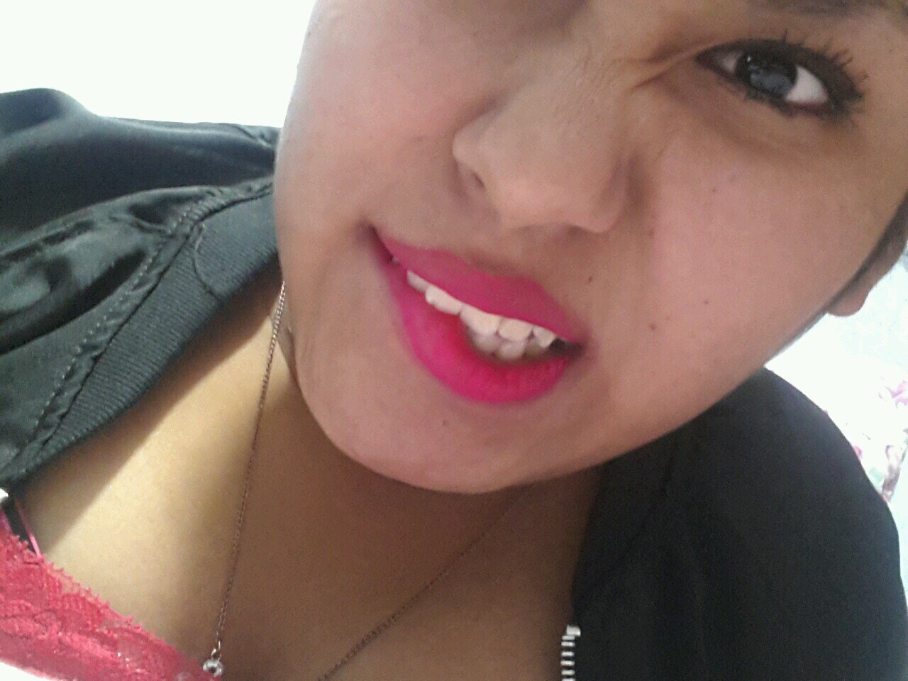 HOLA. tengo 16 i bueno nada interesante para contarte asi qe SI queres SEGUIME y si NO, ME DA IGUAL♥besos