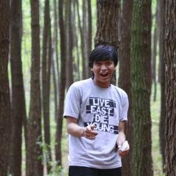 Mulai terbangun dari mimpi indah, Buka mata lihat kenyataan.