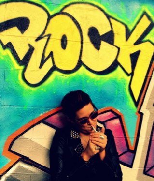 commessa e ascoltatrice compulsiva di musica, aspirante press agent nel campo musicale!😎