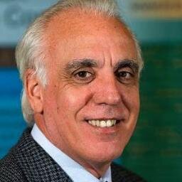 Doctor en Medicina, especialista en cardiología. Co-Conductor del programa Compromiso Salud, VTV.