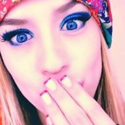 ''Tepenicando. Hahaha - do verbo tepenicar :)''