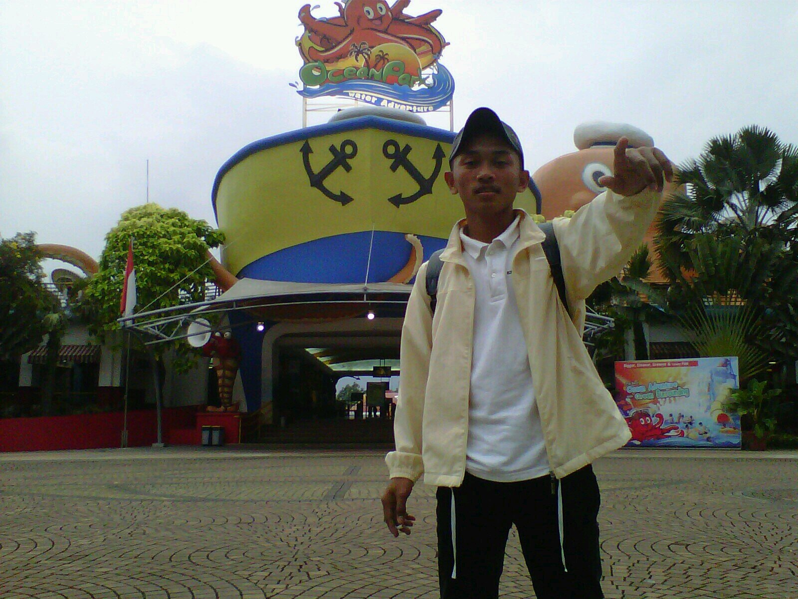 menunggu dan di tunggu