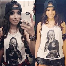- A sua voz tão linda, fez o sorriso falar♫ Então, quando pensar em mim, me estende suas mãos, onde eu possa te ver e abraçar pela imaginação ♫ @Anitta_OFICIAL