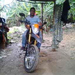 busca a mi papa que supuesta mente vive en caracas quien me pueda ayudar comunicarse a este numero 04264542245